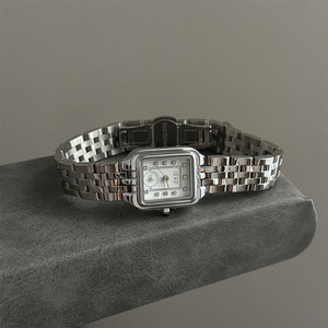 Reloj de Cuarzo Cuadrado Plateado Vintage para Mujer, Esfera con Números Romanos, Brazalete de Metal de Lujo, Reloj de Pulsera Elegante de Estilo Clásico - Product Image 1