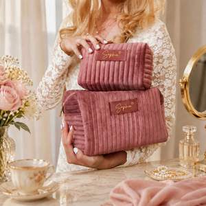 Pochette de maquillage en velours avec nom personnalisé, trousse de toilette de voyage pour femmes, cadeau d'anniversaire pour elle - Product Image 5