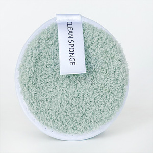 Éponge de maquillage en silicone durable pour le nettoyage du visage et l'application de poudre, avec un design imprimé élégant - Product Image 1
