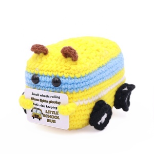 Poupées en laine au crochet avec des visages expressifs |   Décoration sur le thème des disques vinyles |   Ornements en laine tricotés à la main pour la voiture et la maison |   Cadeaux de Noël - Product Image 1