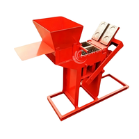 Machine de fabrication de briques en terre cuite autobloquantes, compatible avec des moules multi-formes pour pressage hydraulique direct sans frittage