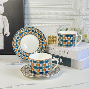 Service à café et à thé en porcelaine de luxe européenne pour les fêtes de mariage, 2 tasses et 2 soucoupes - Product Image 1