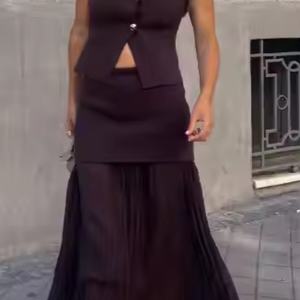 Nouveautés : Ensemble haut court en lin décontracté à revers et jupe longue à taille élastique pour femme, en lin de haute qualité - Product Image 2