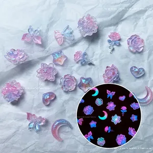 50 pièces de breloques lumineuses mixtes pour nail art, motifs fleurs roses, lune, étoile, cœur, aurore, papillon, décorations pour ongles, breloques Y2K, pièces de manucure DIY - Product Image 1