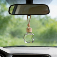 Vente en gros de flacons suspendus pour parfum de voiture de 8 ml, vides, en verre, de formes variées, diffuseurs d'huiles essentielles avec bouchon en bois et cordon