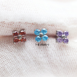 Orecchini a perno da <span class=keywords><strong>donna</strong></span> in titanio F136 con zirconi incastonati a griffe, <span class=keywords><strong>piercing</strong></span> labret per <span class=keywords><strong>trago</strong></span>, gioielli all'ingrosso di ultima generazione - Product Image 6