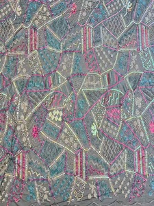 공장 직영 새 중량급 헤비 스팽글 자수 100% 폴리에스터 통기성 메쉬 레이스 트림 원단 플로럴 비즈 장식 - Product Image 5