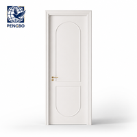 Porte intérieure minimaliste en MDF recouvert de PVC blanc pur avec panneau cintré classique pour projets de chambres, entrepôts et villas