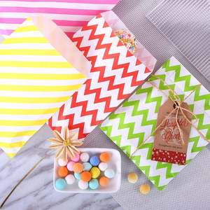 Sacs en papier pour friandises de Noël, sacs de fête à fond pointu pour les fêtes de Noël, pour les friandises, les bonbons, les biscuits, le buffet - Product Image 4