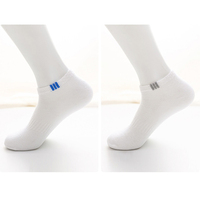 Chaussettes de sport absorbant la sueur respirantes de couleur unie à prix bon marché Chaussettes de bateau noires blanches et grises