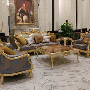 أثاث غرفة معيشة فاخر بتصميم فرنسي كلاسيكي، طقم كنب ملكي فيكتوري منجد بقماش وخشب منحوت، طراز مجلس عربي - Product Image 2