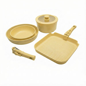 Juego de Ollas y Sartenes de Aluminio Amarillo E-Top, No Tóxicas, Aptas para Cocina de Gas e Inducción, Apilables, con Asas - Product Image 1