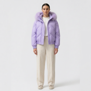 Chaqueta Acolchada de Invierno para Mujer, Color Lavanda, con Capucha con Detalles de Piel, Cierre de Cremallera, Relleno de Algodón, Color Sólido, Impermeable - Product Image 1