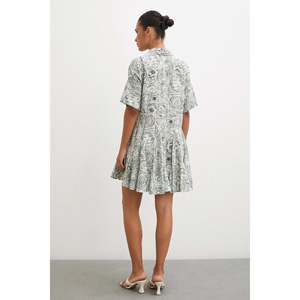 Robe midi boutonnée Mango, couleur kaki, col à revers, coupe trapèze, tissu tissé respirant, robe décontractée pour tous les jours - Product Image 1