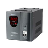 Nouveau stabilisateur de tension CA domestique numérique monophasé 8000VA 50/60Hz 90-275V à montage sur poteau avec affichage, certifié CE
