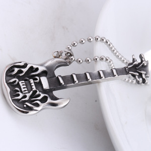 Collar con Colgante de Guitarra Eléctrica de Acero Inoxidable, Joyería de Moda Unisex, Diseño Retro Desgastado de 58 mm - Product Image 4