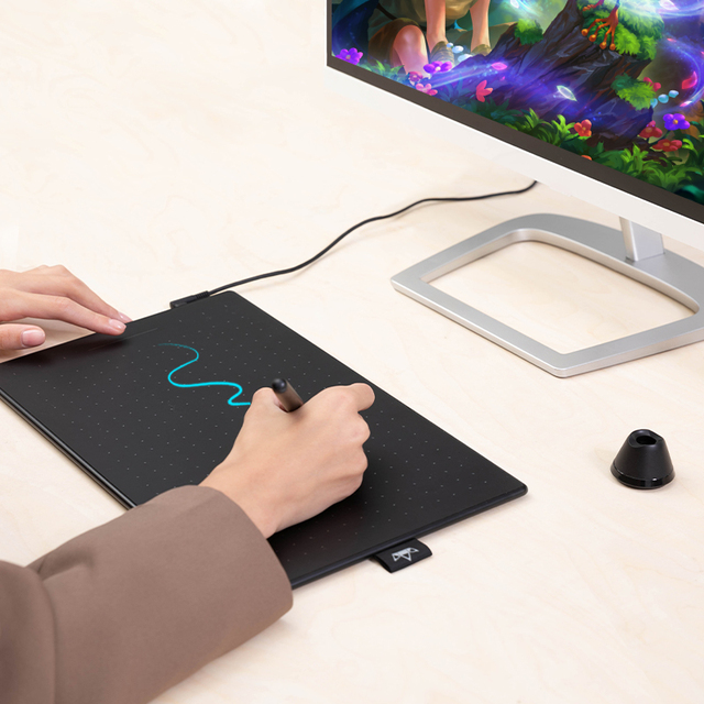 HUION RTP-700 6 Programmable Touch Press Keys Battery-free Pen Stylus with Tilt Function Graphic Drawing Tablet