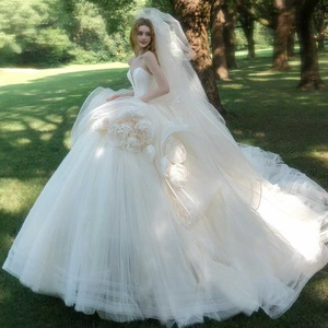 Robe de mariée blanche Lsjj118, coupe princesse, en dentelle cristalline, avec appliques florales 3D, longueur ras du sol, sur mesure - Product Image 1