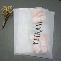 Sacs en plastique givrés personnalisés avec fermeture éclair pour vêtements, emballage de t-shirts, sacs à fermeture éclair avec logo pour t-shirts
