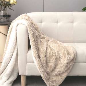 BORA Couverture Sherpa en fausse fourrure Couverture Sherpa rêveuse dorée géométrique en relief Peluche chaude et douce pour l'hiver et la chambre à coucher - Product Image 3