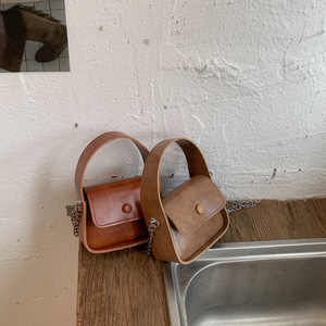 Bolsa Transversal Feminina Retrô de Cor Sólida 2026, Chique e Moderna para o Verão, em PU, com Alça Única e Detalhe de Corrente - Product Image 2