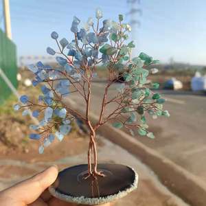 Ornement d'arbre à monnaie en cristal avec copeaux bleus et verts sur base en agate, décoration pour la maison - Product Image 3