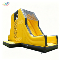 Mur d'escalade gonflable commercial avec toboggan sec, combo extérieur jaune et noir pour location en parc d'attractions