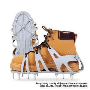 Chaussures à pointes auto-nivelantes pour l'aération du sol de jardin et des pelouses, tout-en-un, fabriquées en Chine - Product Image 1