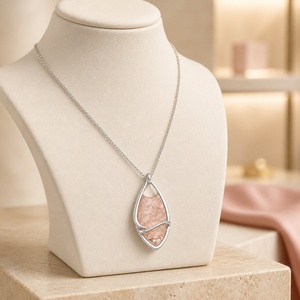 Collier en argent sterling 925 plaqué or avec pendentif en quartz rose naturel taillé en cœur, motif feuille, bijou à maillons - Product Image 3