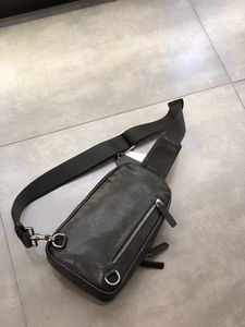 Bolsa Transversal Masculina de Couro Vegetal Vintage Pequena de Ombro em Couro Bovino de Grão Superior Atacado de Fábrica - Product Image 6