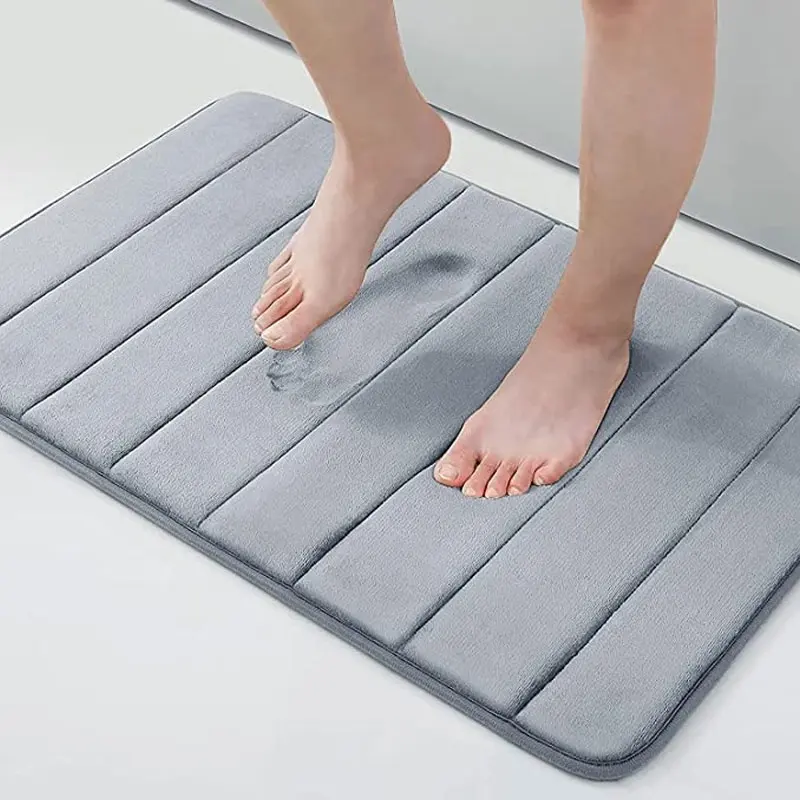 Tapis de pied doux absorbant l'eau avec logo personnalisé Tapis de sol de salle de bain en PVC antidérapant de couleur unie Tapis de bain