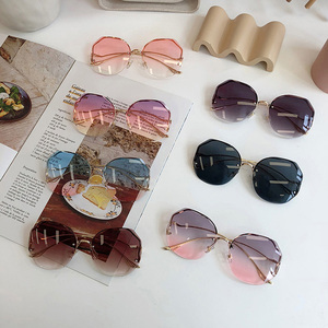 2024 haute qualité femmes <span class=keywords><strong>lunettes</strong></span> <span class=keywords><strong>de</strong></span> <span class=keywords><strong>soleil</strong></span> designer femmes à la mode luxe sans monture <span class=keywords><strong>lunettes</strong></span> <span class=keywords><strong>de</strong></span> <span class=keywords><strong>soleil</strong></span> <span class=keywords><strong>2023</strong></span> <span class=keywords><strong>lunettes</strong></span> <span class=keywords><strong>de</strong></span> <span class=keywords><strong>soleil</strong></span> - Product Image 3