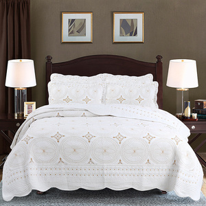 Couvre-lit matelassé blanc <span class=keywords><strong>de</strong></span> conception <span class=keywords><strong>de</strong></span> broderie <span class=keywords><strong>de</strong></span> <span class=keywords><strong>luxe</strong></span> ensemble <span class=keywords><strong>de</strong></span> literie matelassée <span class=keywords><strong>Florence</strong></span>, ensemble <span class=keywords><strong>de</strong></span> couvre-lit matelassé pour chambre à coucher - Product Image 1