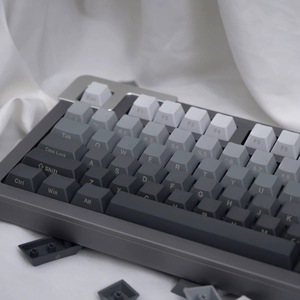 ปุ่มกดแบบโปร่งแสงพิมพ์ลายด้านข้าง PBT 133 ปุ่มไล่ระดับสีหกสีสำหรับคีย์บอร์ดแบบกลไกสากลภาษาอังกฤษ - Product Image 2