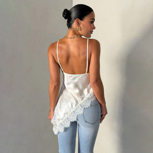 Camisole en dentelle noire en satin à col en V et ourlet irrégulier, style streetwear, pour femme, été 2026 - Product Image 3