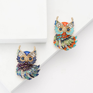Nuevos broches de búho esmaltados para mujer, alfileres de animales con diamantes de imitación Unisex, decoración de mochila para fiesta, accesorios de ropa - Product Image 1