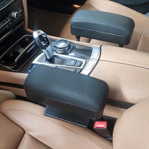 Accoudoir de console universel réglable pour voiture, boîte de rangement multifonctionnelle avec port USB - Product Image 4