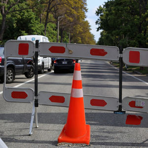 مخروط مرور عالي الجودة من <span class=keywords><strong>PVC</strong></span> من Yluan، ذو رؤية عالية مع طوق عاكس من الدرجة الهندسية، بارتفاع 90 سم للاستخدام في سلامة حركة المرور على الطرق. - Product Image 5