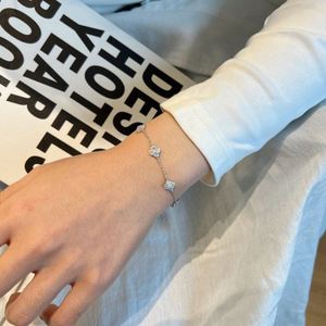 Bracelets et joncs Dylam Fashion au design élégant, en argent fin 925, avec chaîne à maillons et pendentif trèfle à quatre feuilles en moissanite étincelante D VVS1 - Product Image 4