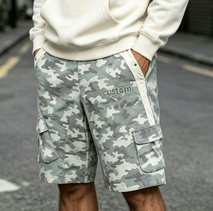 Shorts cargo camouflage personnalisés pour hommes, taille mi-haute, élastiques, respirants, en toile, avec logo imprimé, poches avant, style décontracté - Product Image 1