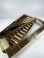 Plateau de jetons de poker de luxe en titane doré brillant, 12 rangées, support de croupier de casino premium brillant pour la décoration des salons VIP et des salles de jeux
