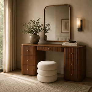 Coiffeuse nordique en bois à lattes de 160 cm de large avec poignées dorées pour intérieurs d'appartements haut de gamme - Product Image 1