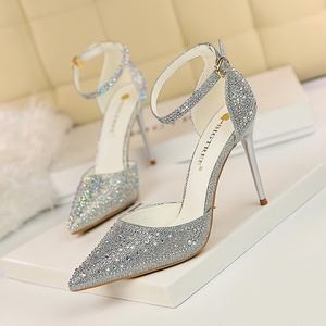 Chaussures de Mariage Tendance 2025 – Escarpins Femme Brillants à Strass Talons Aiguilles - Product Image 4