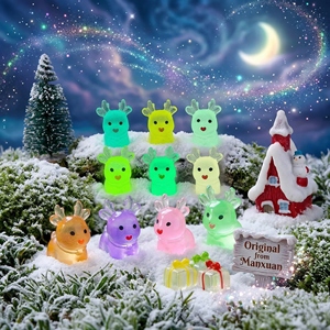 Breloques en résine de rennes célestiels oniriques, très populaires, pour kits de bricolage de coques de téléphone, décorations miniatures de Noël qui brillent dans le noir - Product Image 1