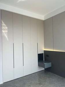 Le plus récent placard de plain-pied portable moderne Systèmes personnalisés Conception Placards de chambre à coucher en bois avec porte en bois massif - Product Image 5