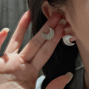 Pendientes de Plata de Ley S925 con Diseño de Luna, Estilo Vintage Antiguo, Incrustaciones de Microcirconitas, Diseño Simple y Moderno, Estilo Colgante - Product Image 2