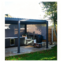 Cuisine extérieure moderne noire VERMONHOUZZ, résistante aux intempéries, avec barbecue intégré, pour hôtel de charme et patio.