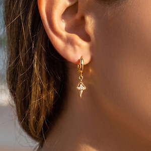Pendientes Huggie de Acero Inoxidable Chapados en Oro de 18K con Circonita 5A, Antideslustre, Joyería Minimalista de Lujo Ligero para Mujer - Product Image 2
