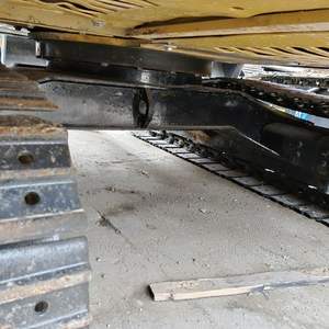 Miniexcavadora hidráulica sobre orugas CAT 305.5E usada de Japón con motor central y componentes de bomba - Product Image 6