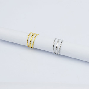 Nouvelle bague unisexe en acier inoxydable, design ajouré simple et original, plaquée or et argent, bijoux géométriques tendance en gros - Product Image 3